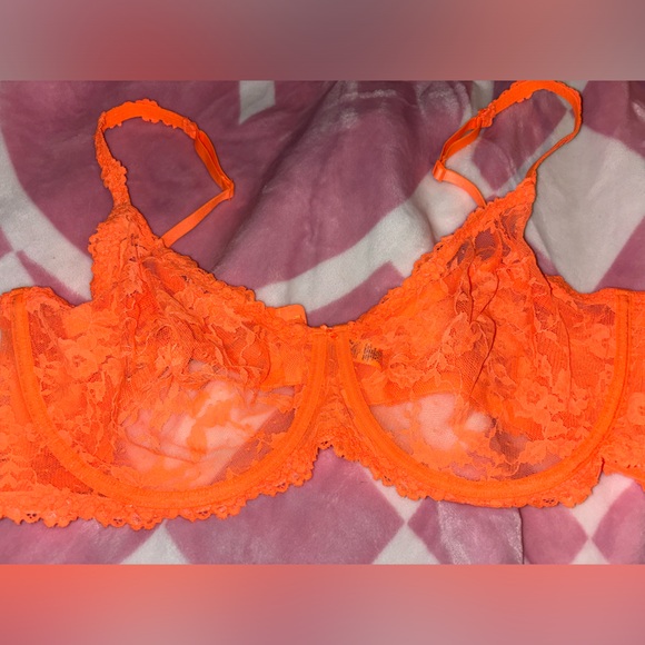 SKIMS Stretch Lace Unlined Demi Bra - Picture 7 of 8